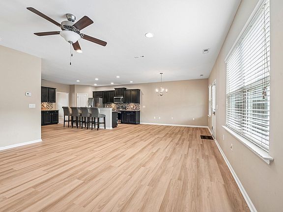 4th image of 8008 Caithness St