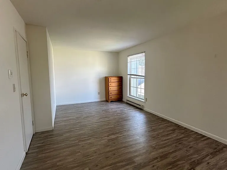 University Park Apartments near Cornell University — Photo 525