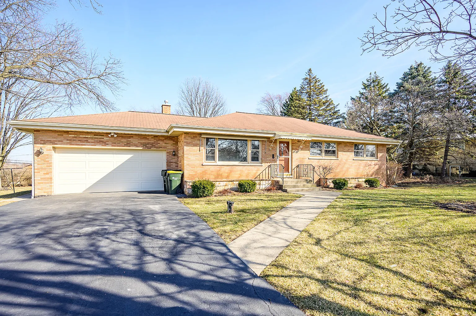 1S545 Fairview Ave photo 1