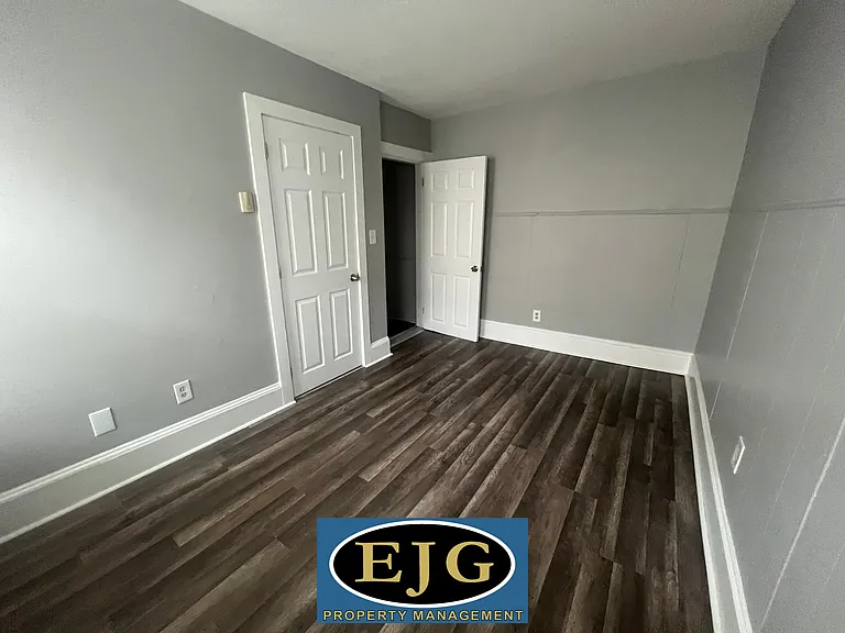 209 Pine St #2 — Photo 25