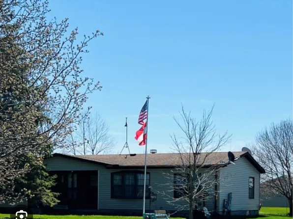 7671 Shea Rd, Fair Haven, MI 48023