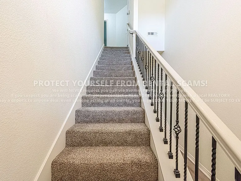 766 W Breeze Cv — Photo 6