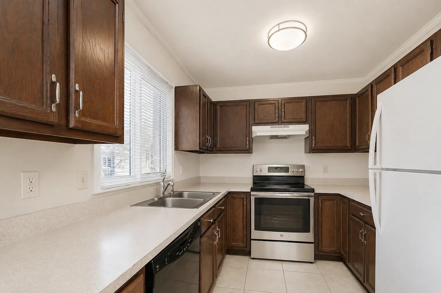 3 bed, 1552 sqft, $1,950 — Photo 3