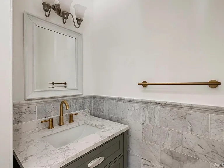 23 Honeysuckle Ct — Photo 8