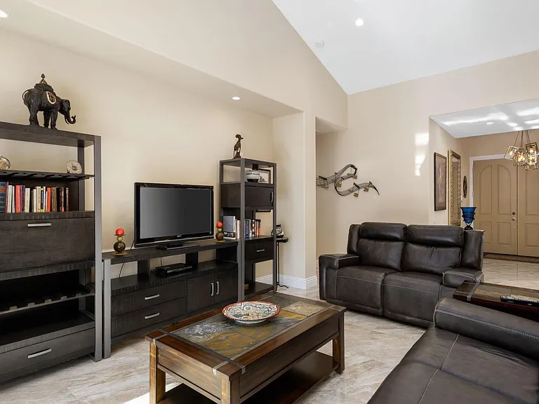 45711 Edgehill Dr — Photo 11