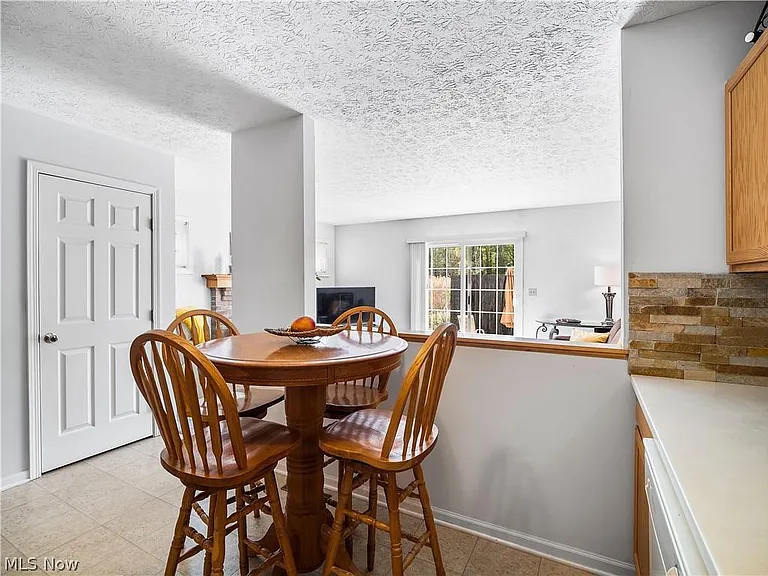 380 Angela Ln #380 — Photo 4