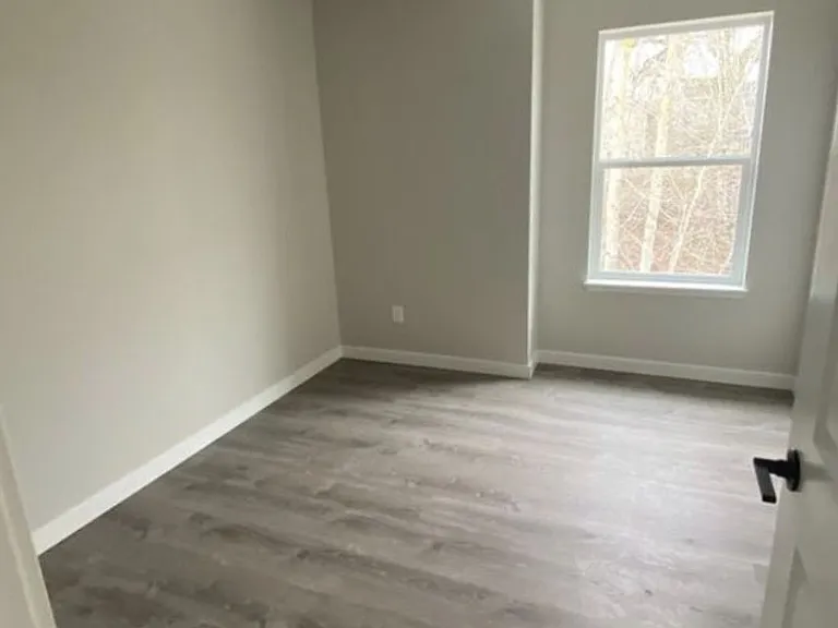 608 Telegraph Rd — Photo 6