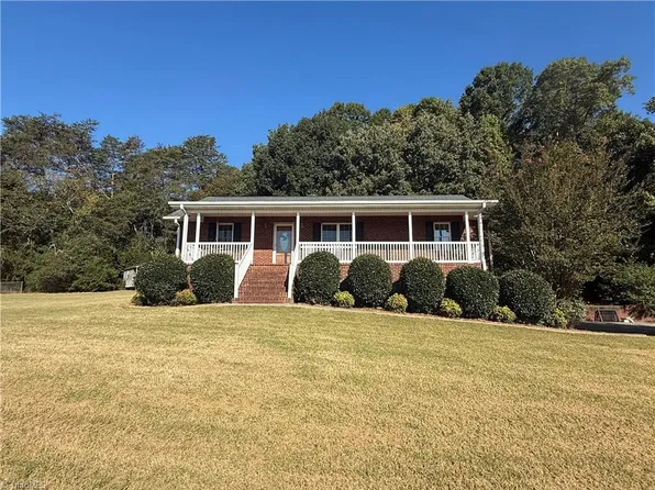 5339 E Old Us Highway 421, East Bend, NC 27018