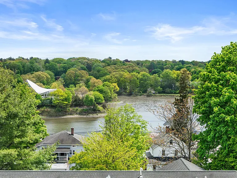 Riverhouse — Photo 30