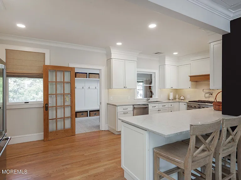 69 Seaview Ave — Photo 14