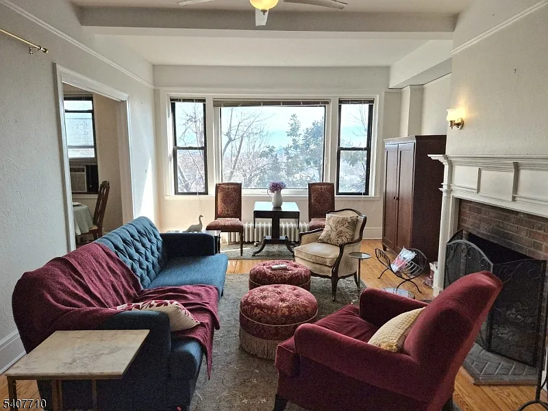 1 bed, 1.0 bath, $2,200 — Photo 1