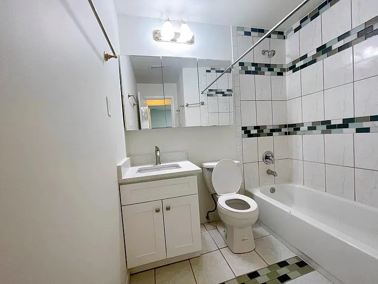 206 W Beech Rd — Photo 26