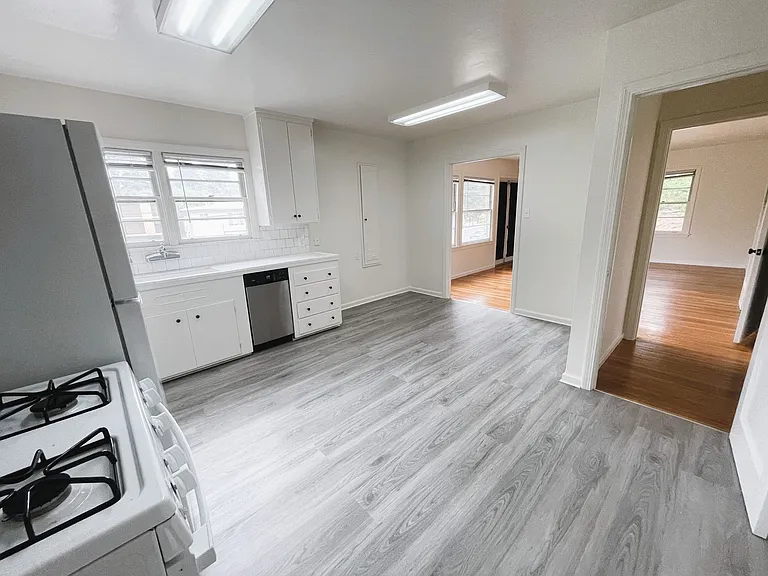 1720 San Carlos Ave — Photo 12