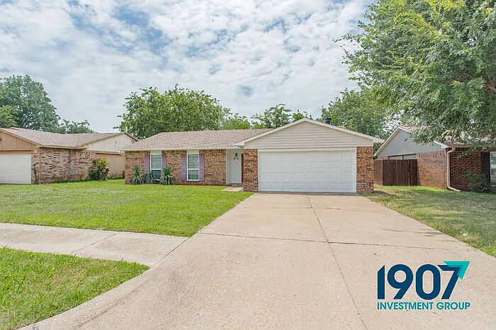 Building Photo - 2116 Memphis Dr