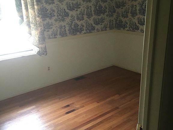 2nd floor bedroom