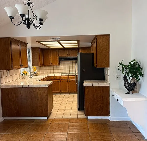 2704 Pinewood Dr — Photo 2