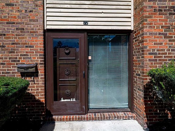 3rd image of 72 Stillmeadow Dr