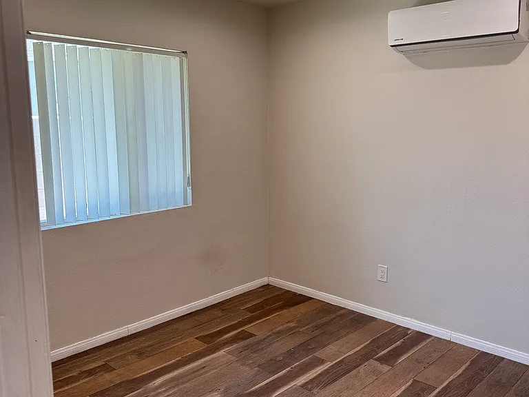 24433 University Ave — Photo 14