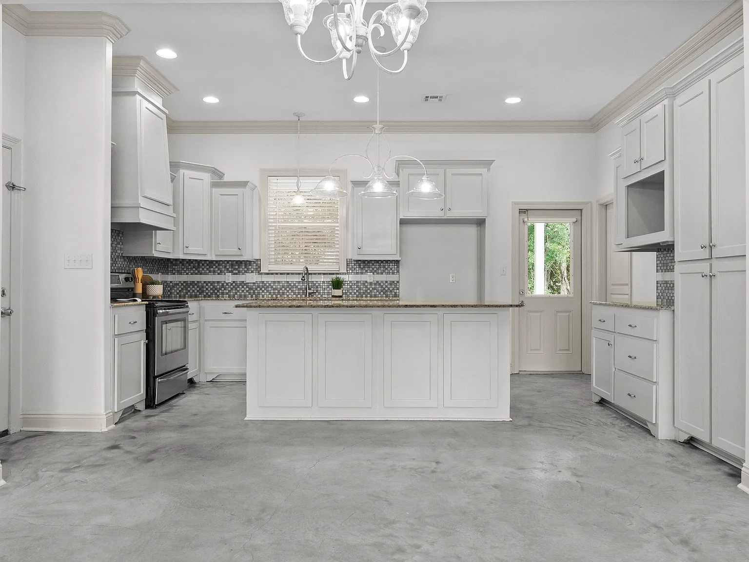 3 bed, 1610 sqft, $2,000 — Photo 1