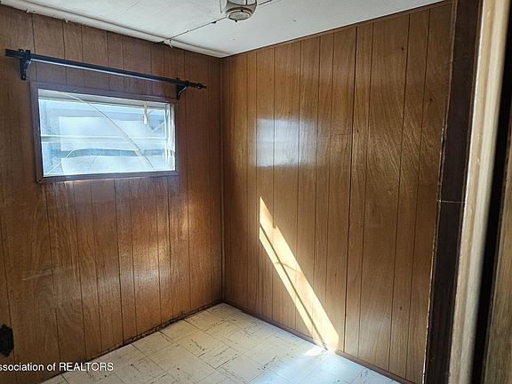 4th image of 106 Hemlock Cir