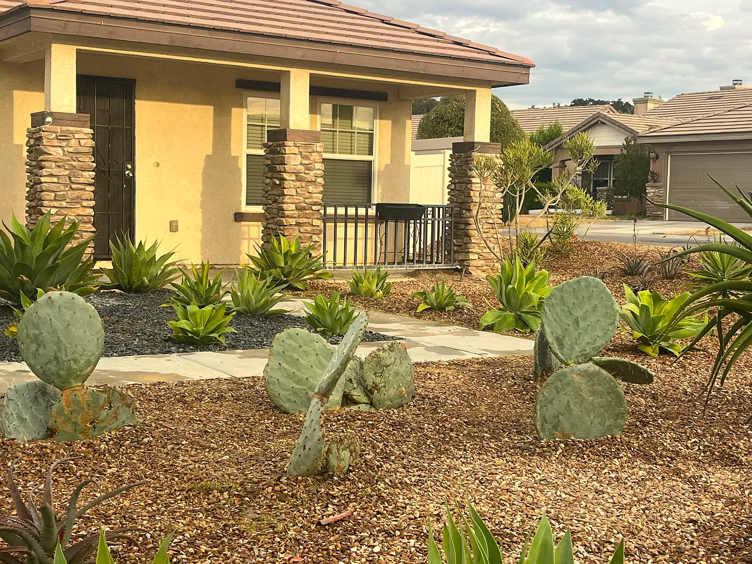 4 bed, 2000 sqft, $2,695 — Photo 2