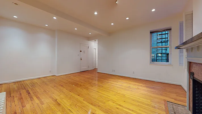 Rented by Bond New York | media 16