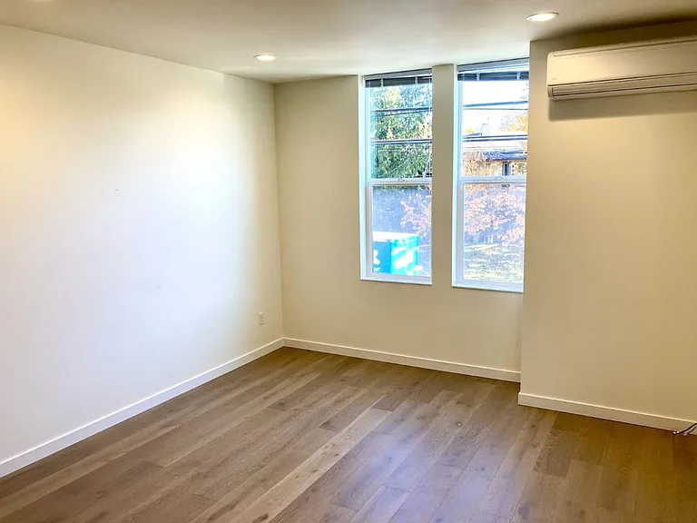 5011 A 40th Ave NE — Photo 5