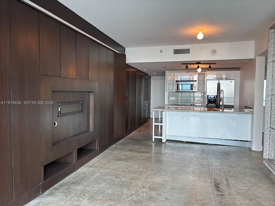 2nd image of 185 SW 7th St APT 4004