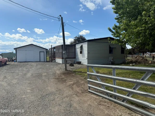 2908 S 42nd Ave, Yakima, WA 98903