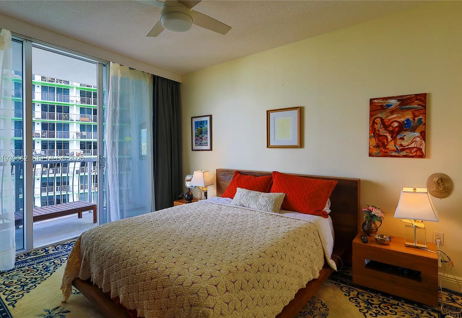 Opera Tower Condo — Photo 2