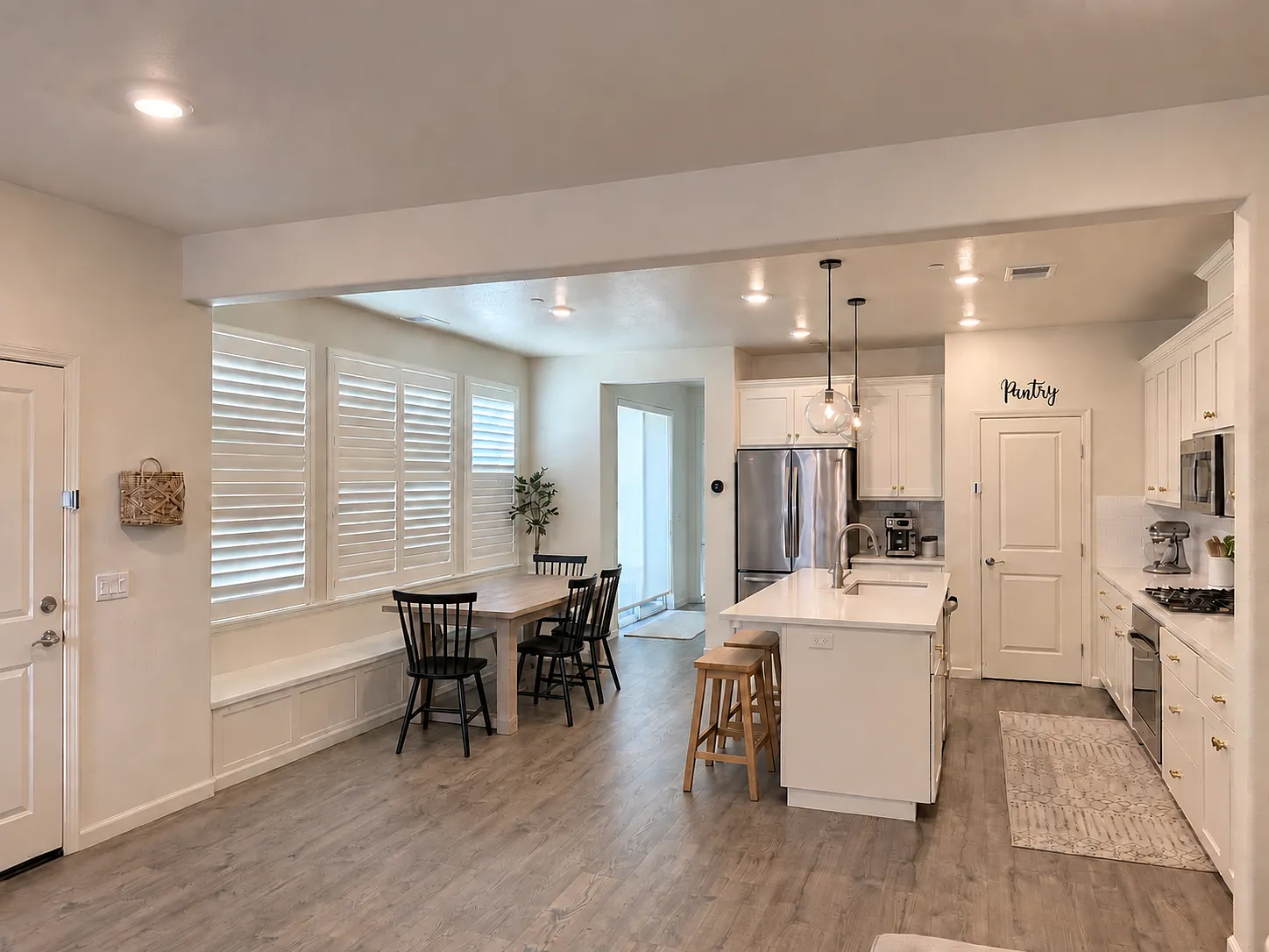 4 bed, 2238 sqft, $5,000 — Photo 3