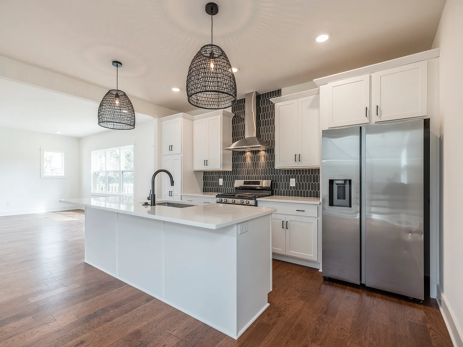 4 bed, 2100 sqft, $3,575 — Photo 3
