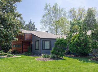 8706 Linton Ln, Alexandria, VA 22308