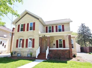 213 S 7th St, Watertown, WI 53094