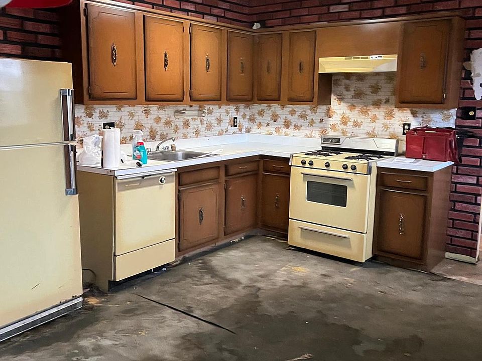 2nd image of 15119 Kalmia Dr