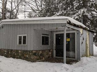 6574 N Bay Ct, Northport, MI 49670