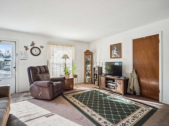 5th image of 470-472 Rosslyn Ave