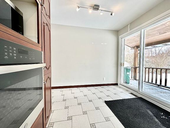 5th image of 811 Willow Ave