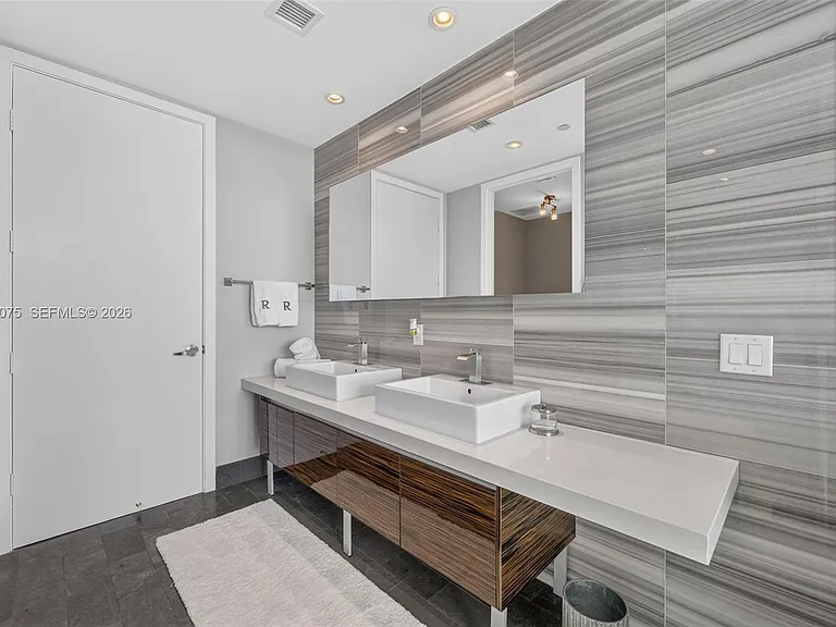 1100 Biscayne Blvd #2902 — Photo 9