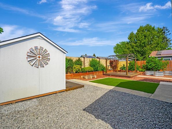 437 Surrey Dr, Santa Rosa, CA 95401