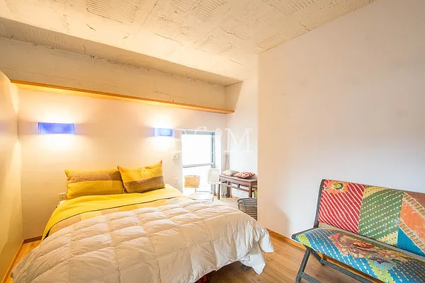 Sold by Brick&Mortar | media 8