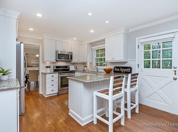 2nd image of 416 Dorset Pl