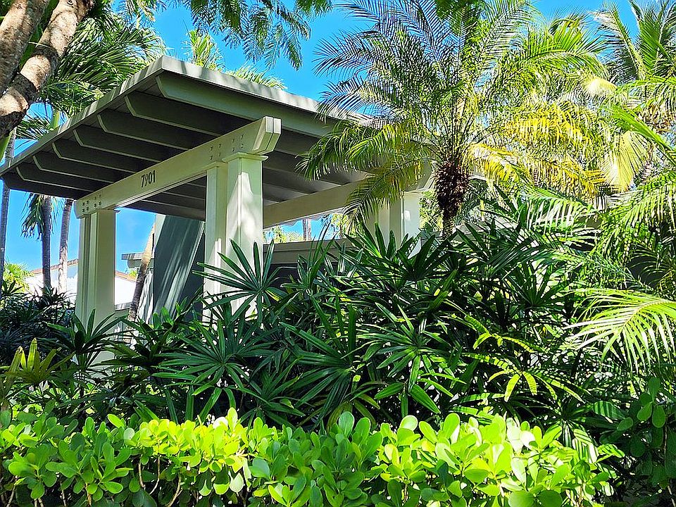 Front Yard / Entry Porch