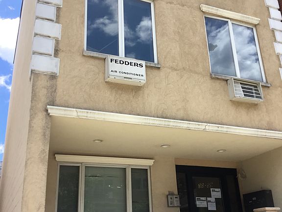 5th image of 3059 38th St