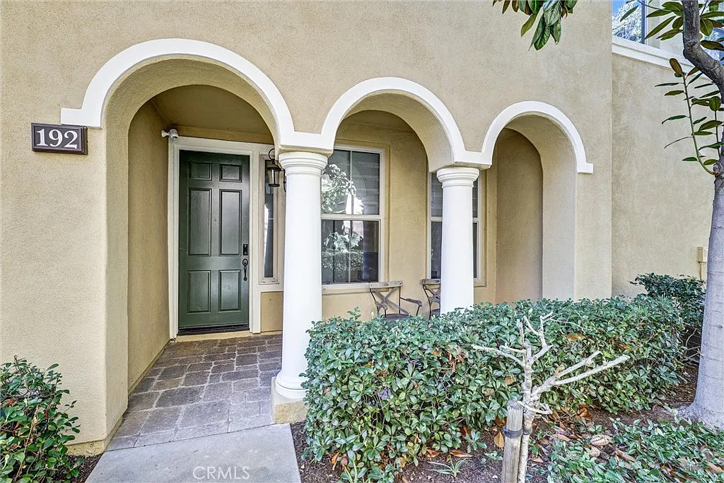 3 bed, 1961 sqft, $4,800 — Photo 3