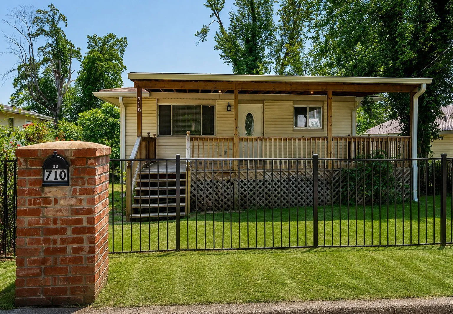 3 bed, 1.5 bath, 1800 sqft, $1,595 — Photo 3