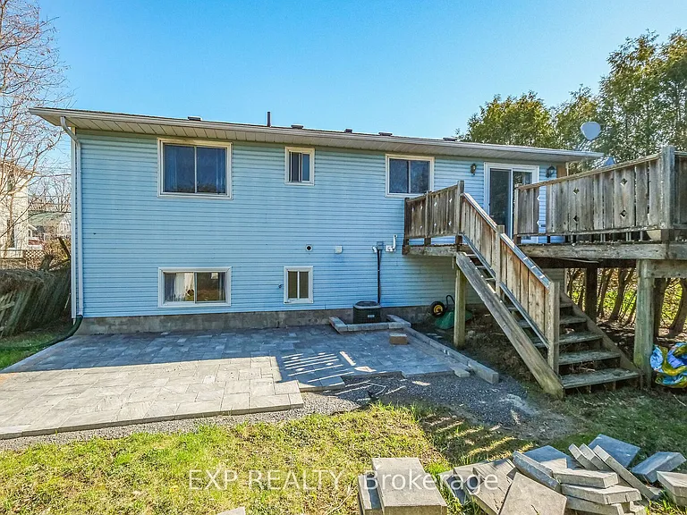 84 Martin St N — Photo 26
