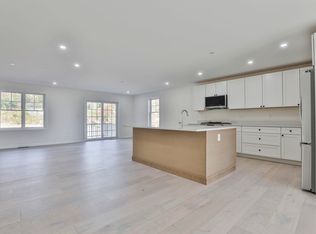 17 Autumn Ln, Raymond, NH 03077