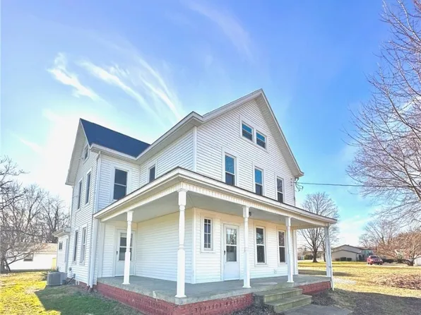 115 E 4th St, Williamstown, WV 26187