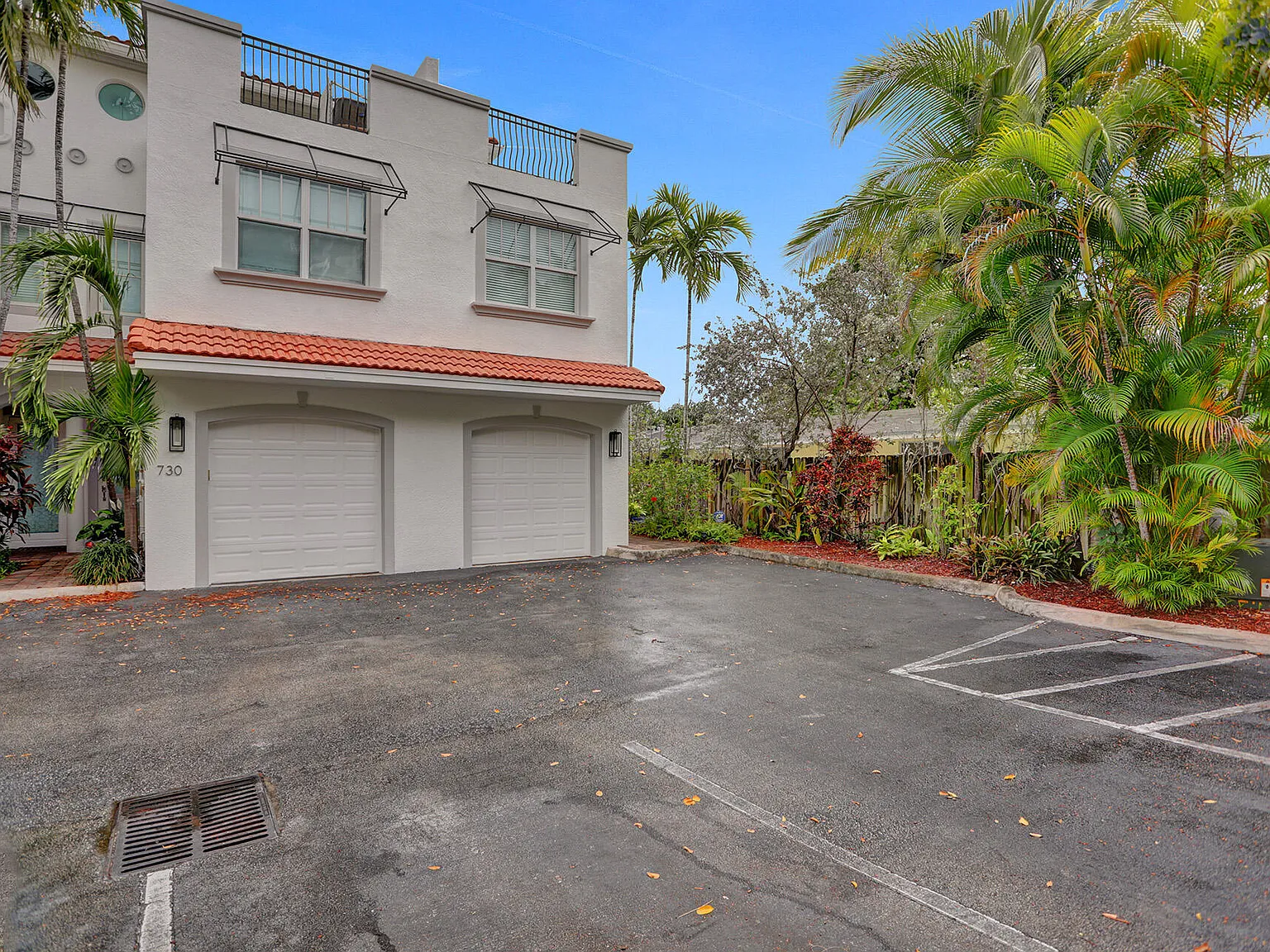 3 bed, 2.5 bath, 2142 sqft, $5,000 — Photo 2